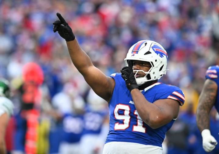 Deadspin | Bills DT Ed Oliver to have surgery for torn biceps