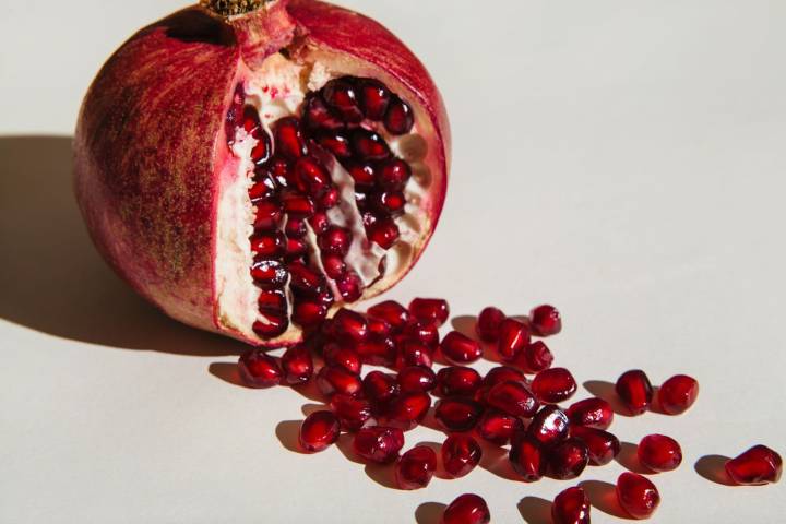 10 Foods With More Antioxidants Than Pomegranate Seeds