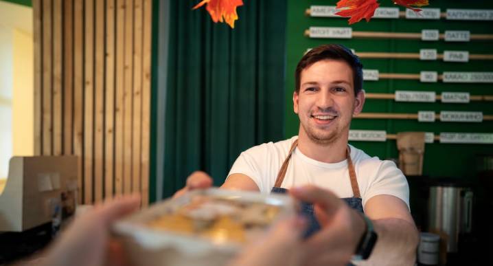 ¿Tienes un restaurante? Así puedes atraer más clientes y vender más en fiestas de fin de año