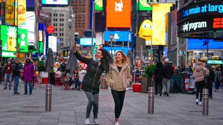 Domestic travel props up U.S. tourism as Canadians steer clear, travel group finds