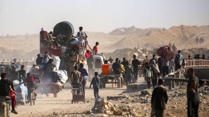 Habitantes de Gaza retornan a sus hogares tras acuerdo de alto al fuego entre Israel y Hamás