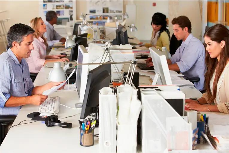 Salarios “por mérito”, paritarias por empresa y cambios en horas extra: los ejes de la reforma laboral