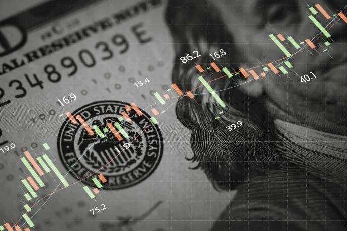 Los anuncios de EEUU no detienen al dólar: escala en el Banco Nación y se aproxima a los $1500