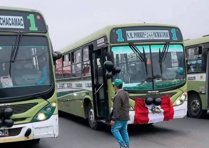 Paro de transportistas: caravana de buses extorsionados se dirige hacia el Congreso