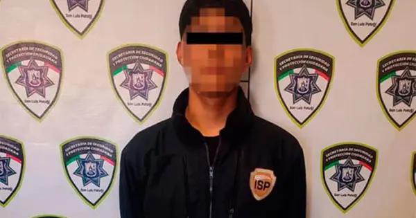 Policía capitalina detiene a hombre con marihuana