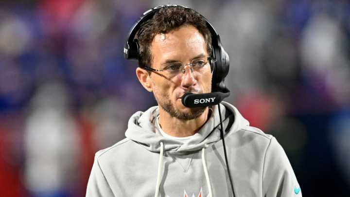 Could HC Mike McDaniel be fired if Dolphins lose to Ravens?