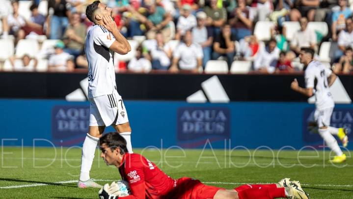 Puertas y uno de los tendones de Aquiles del Albacete: “El Carlos Belmonte es cualquier cosa menos un fortín”
