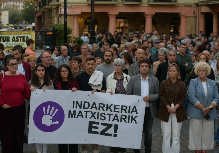 Zarautz clama contra la violencia machista tras el asesinato de una mujer de 53 años en la localidad