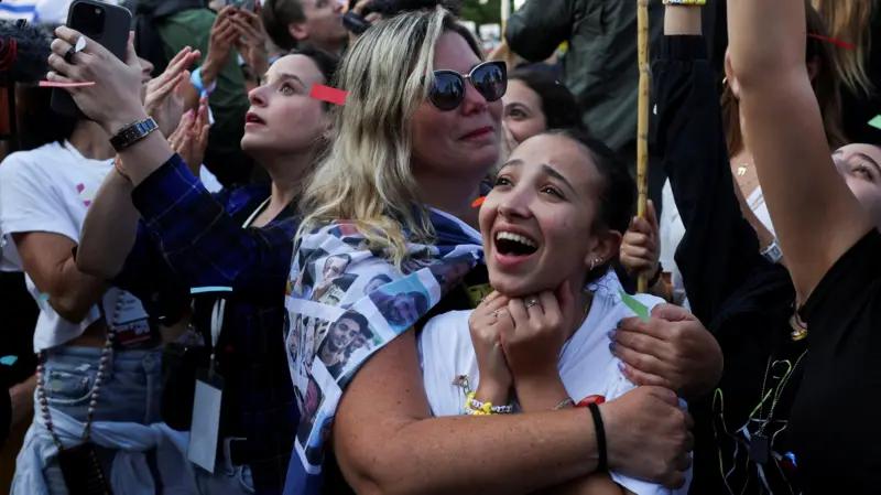 Hamás entrega a los 20 rehenes que mantenía con vida mientras Israel libera a los primeros presos palestinos como parte del acuerdo de cese el fuego
