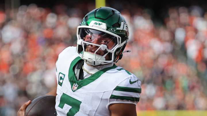 Justin Fields reflects on emotional week before leading Jets to win