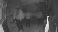 Tres ladrones se hacen pasar por agentes del FBI en California y consiguen entrar en una vivienda
