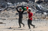 Displaced Gazans begin returning to shattered communities as ceasefire takes effect