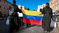 Venezolanos asisten al Vaticano en la víspera de la canonización de José Gregorio Hernández y Carmen Rendiles