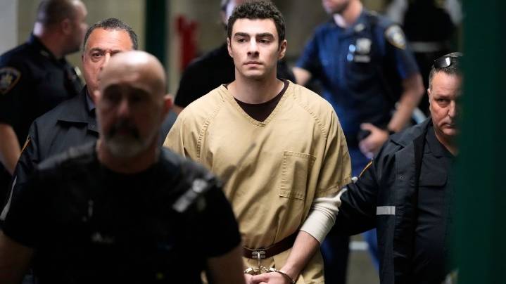 Luigi Mangione's lawyers seek dismissal of federal charges in assassination of UnitedHealthcare CEO