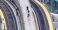 Tragedia por reto viral: mueren dos adolescentes por ‘subway surfing’ en Nueva York