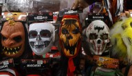 Cursan sumario y retiran de la venta 400 disfraces en mall asiático del barrio Franklin durante fiscalización por Halloween