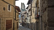 El increíble pueblo de la Edad Media en España con un castillo y un puente único en Europa