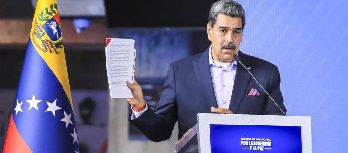 Maduro pondrá en marcha plan de defensa en tres estados fronterizos con Colombia