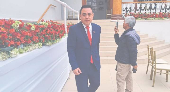 Trujillo: Frank Sánchez en lío por alquiler de computadoras