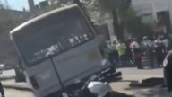 Microbús pierde el control y se impacta contra poste en Paseo de la Reforma, hay 15 heridos