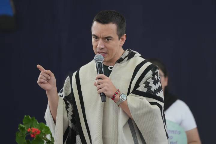 Manifestantes atacaron al presidente de Ecuador Daniel Noboa y su Gobierno denunció «intento de asesinato»