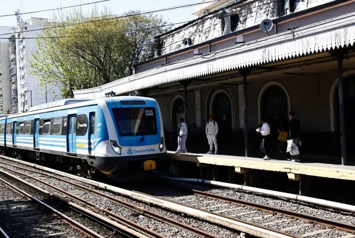 Por el mal estado de las vías. Suspendieron los trenes de larga distancia desde Buenos Aires a Córdoba y a Tucumán
