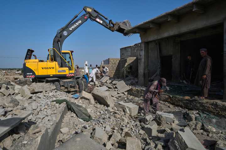 Pakistan says it has agreed to a 48-hour ceasefire with Afghanistan