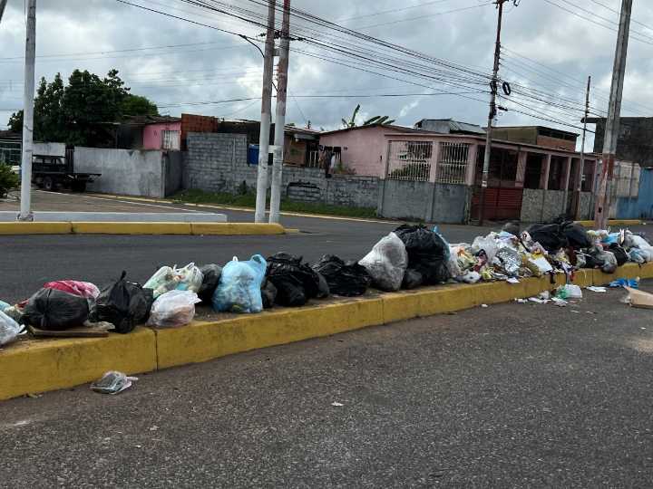 Avenidas de Maturín lucieron llenas de basura este lunes 27 de octubre