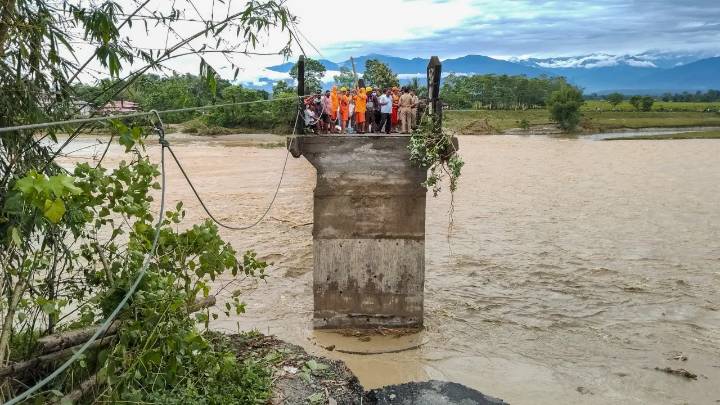 Tourists stranded as rainfall, landslides ravage Darjeeling hills