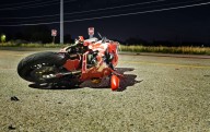 Accidente en motora cobra la vida de una mujer y deja a un menor en estado grave