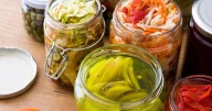 Qué alimentos mejoran la microbiota intestinal y por qué deberías tenerlos en tu menú 