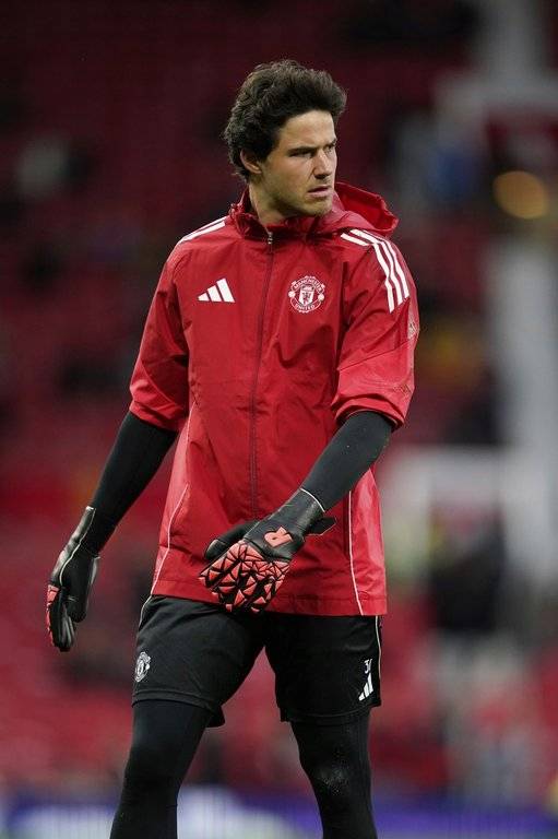 Man United names new goalkeeper Lammens in starting lineup for first time