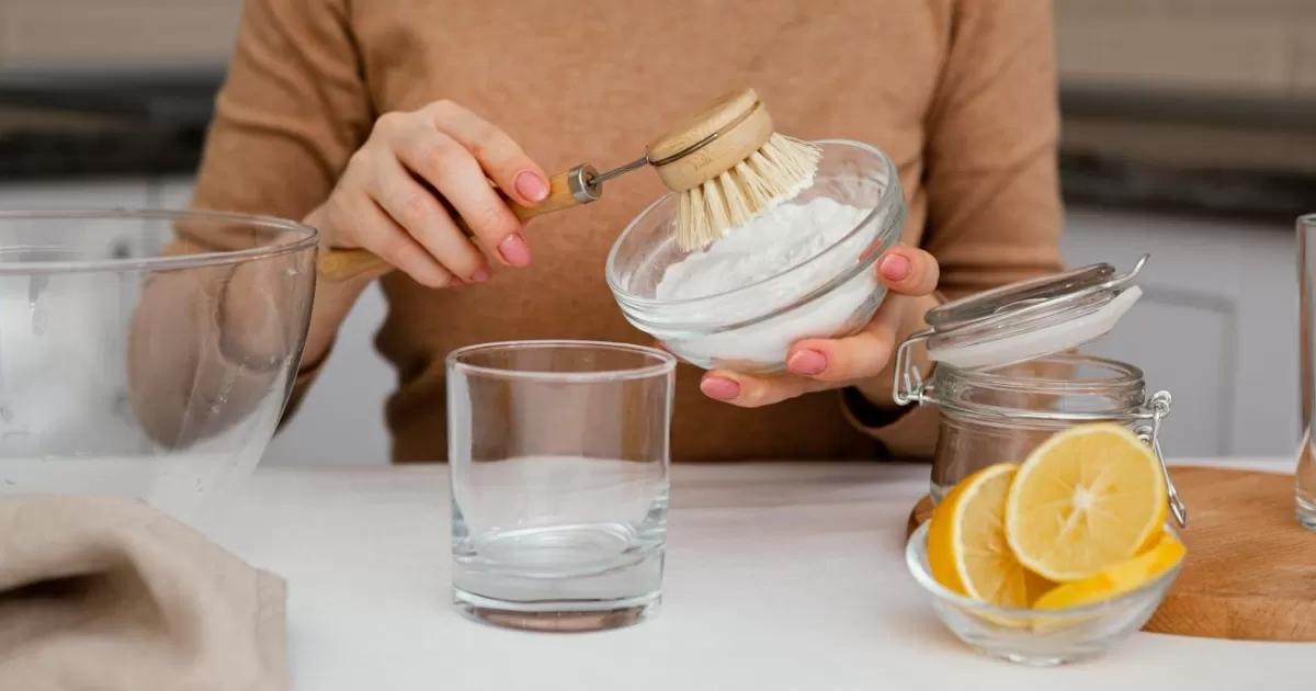 Mezclar bicarbonato de sodio con agua oxigenada: usos prácticos y cuidados