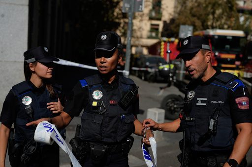 Building collapse in central Madrid leaves 3 construction workers injured, 4 more missing