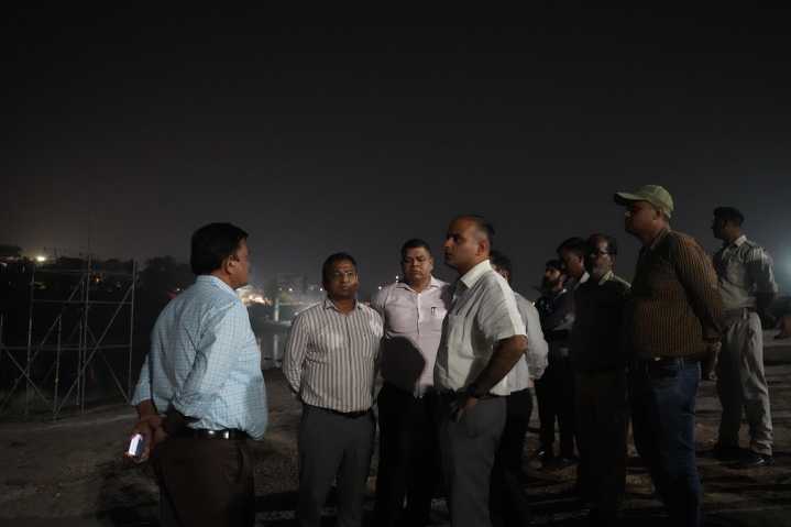 Jamshedpur DC reviews preparations at Chhath Ghats, issues necessary directives
