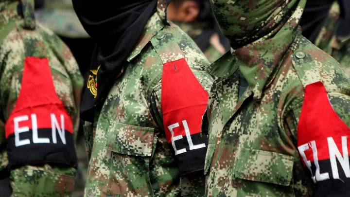 Las terroríficas prácticas que sigue utilizando el grupo criminal ELN: anunció un "juicio revolucionario" contra cuatro secuestrados