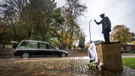 Legendary cricket umpire Dickie Bird remembered by sporting greats at hometown funeral