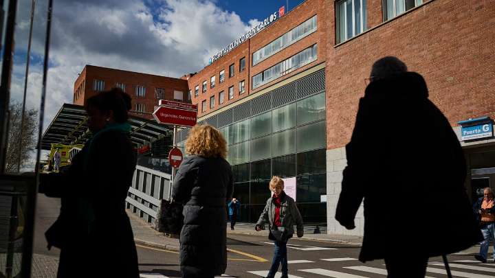 Los profesionales sanitarios de Madrid tendrán mejoras salariales y habrá refuerzos en las urgencias