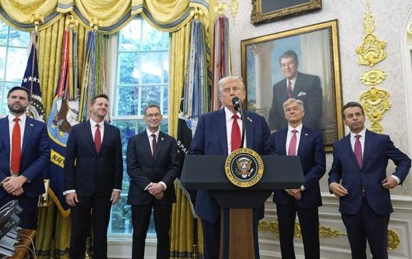 Pfizer acuerda con Trump reducir costos de medicamentos para Medicaid