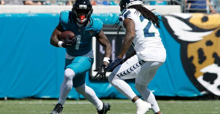 Seahawks elevate 2 defensive backs from practice squad for Texans game