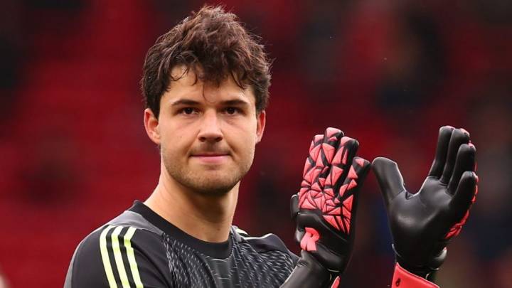 ‘First in, last out’: How Senne Lammens has immediately impressed Man Utd staff
