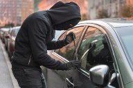 Terror en la Autopista Sur: Delincuente con cuchillo roba bus simulado ser vigilante