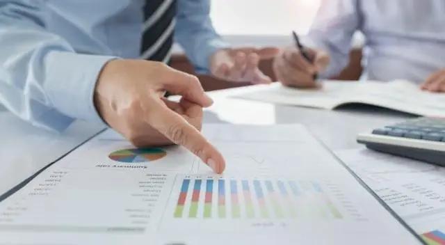 Optimizing Your Portfolio Returns Through Option Trading and Mutual Fund Investments
