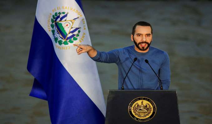 El Salvador: presidente Bukele prohíbe el uso del "lenguaje inclusivo" en las escuelas públicas