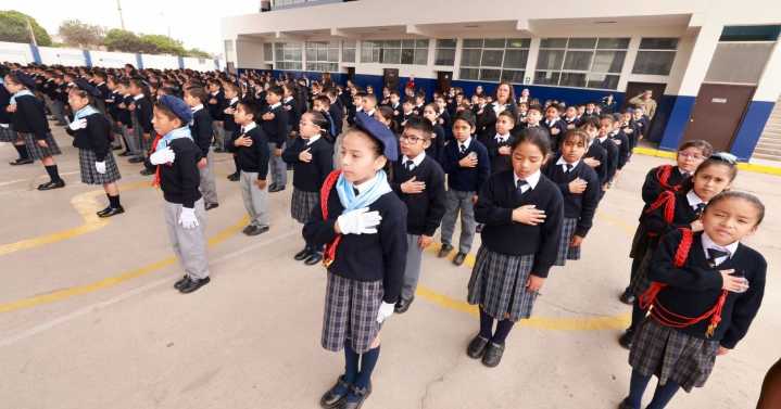 MINJUSDH fortalece conocimientos sobre la Constitución Política y derechos a más de 500 escolares y docentes en Surco