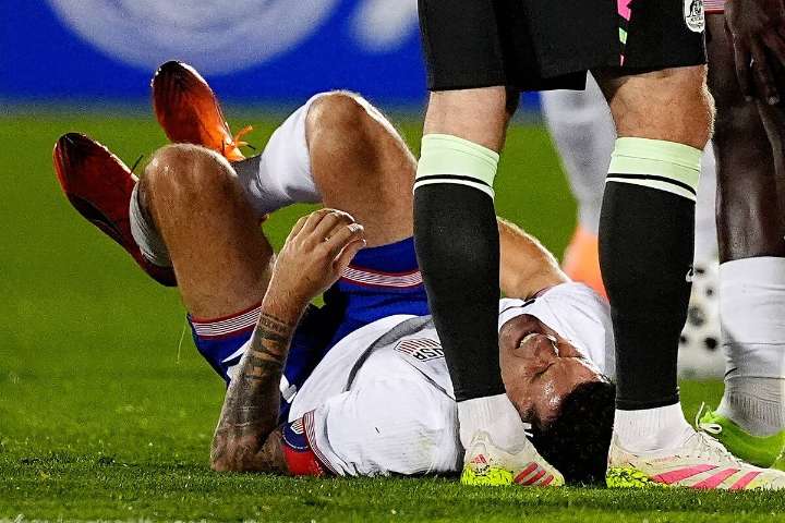 Pochettino enfada al Milan: hace jugar a Pulisic con molestias en un partido intrascendente y acaba lesionado