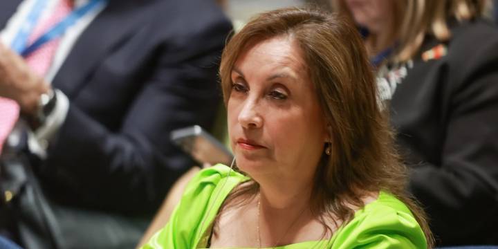 Dina Boluarte enfrentará impedimento de salida tras su vacancia, anuncia fiscal de la Nación