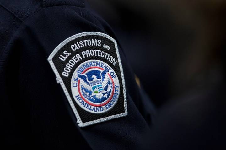 Adolescente de EE.UU. es detenido por CBP durante 5 horas: estuvo esposado e incomunicado
