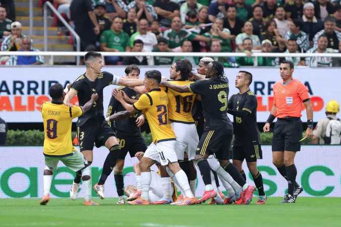 México y Ecuador empiezan con goles y acaban con patadas en empate de 1