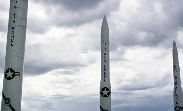 Trump ordenó empezar a probar "inmediatamente" el arsenal nuclear de Estados Unidos